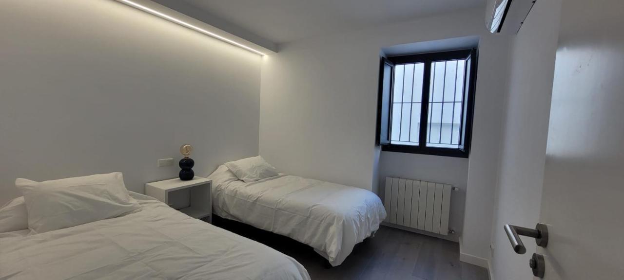 Cozy & Modern Apartment Hombre De Piedra Sevilla Exteriör bild